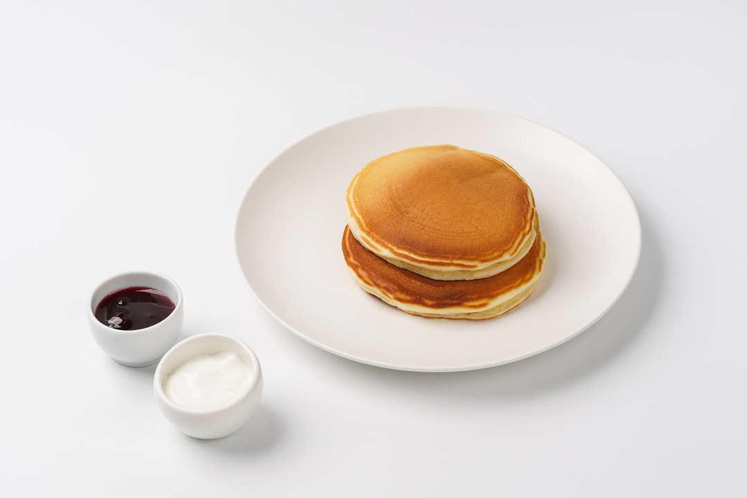 

Панкейки со сметаной и вишневым вареньем 200 г