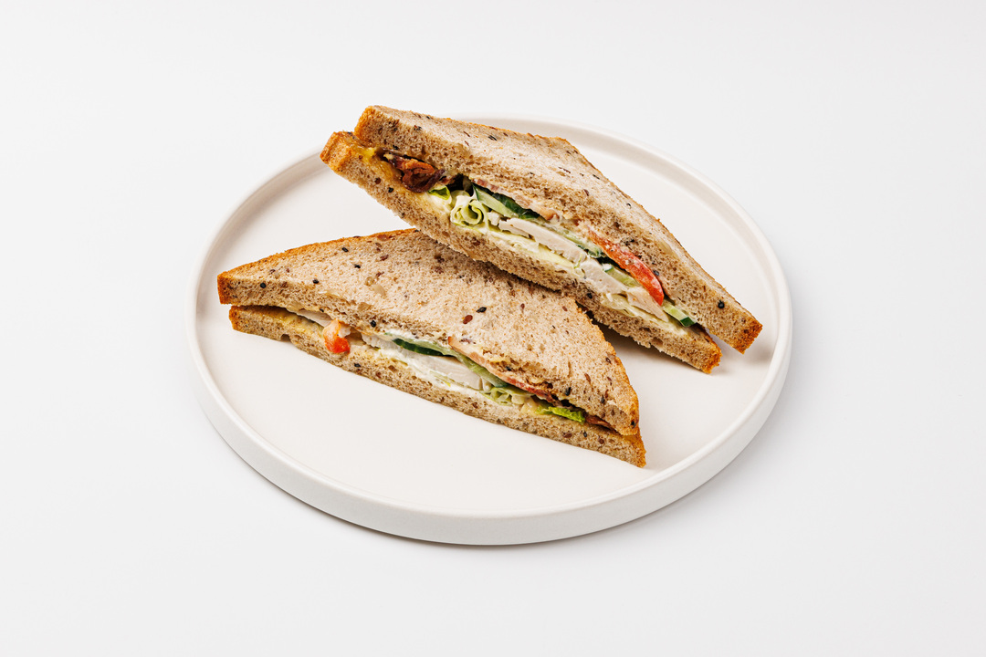 

Клаб-сэндвич с курицей и беконом на хлебе со злаками 210 г