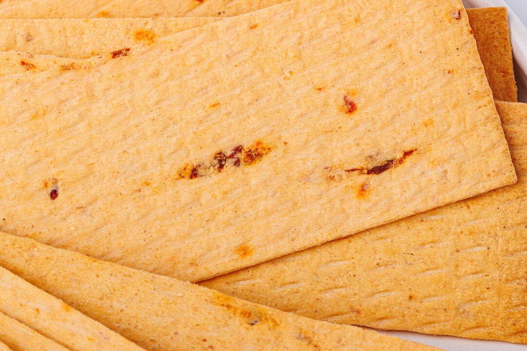 

Хлебцы ВкусВилл с вялеными томатами и перцем чили 150 г