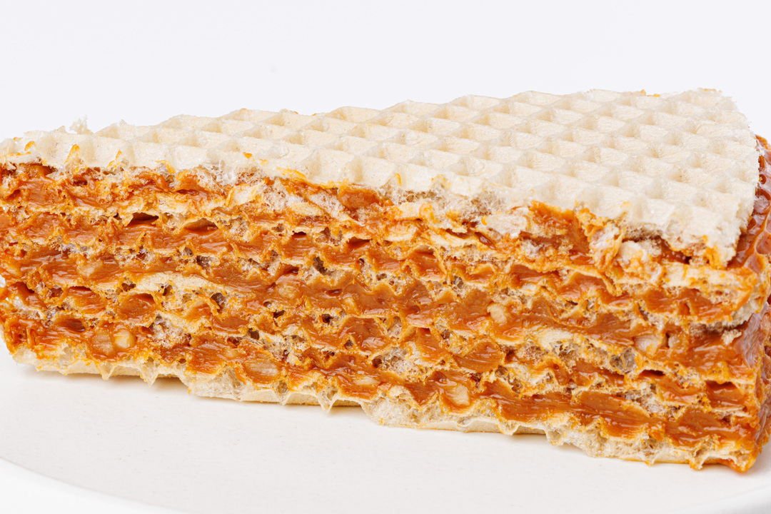 

Пирожное ВкусВилл вафельное с варёнкой и арахисом кафе 65 г