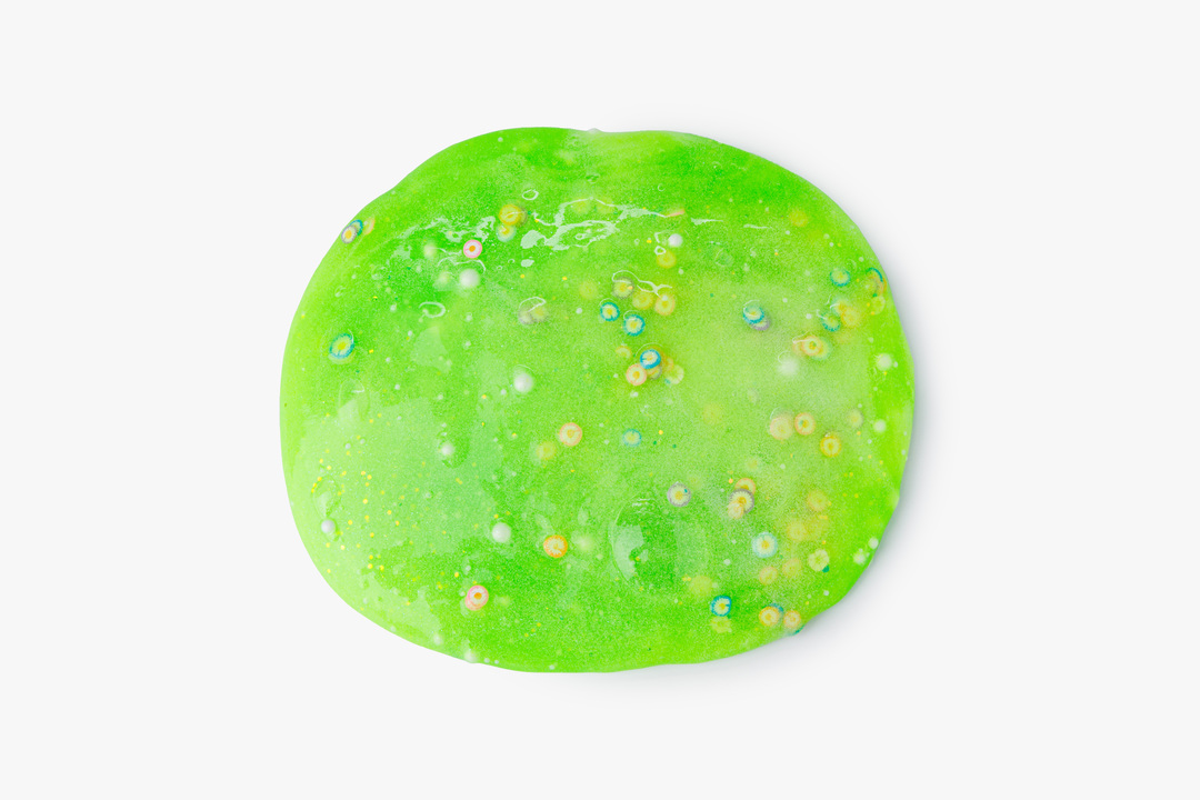 

Слайм с шариками в стакане