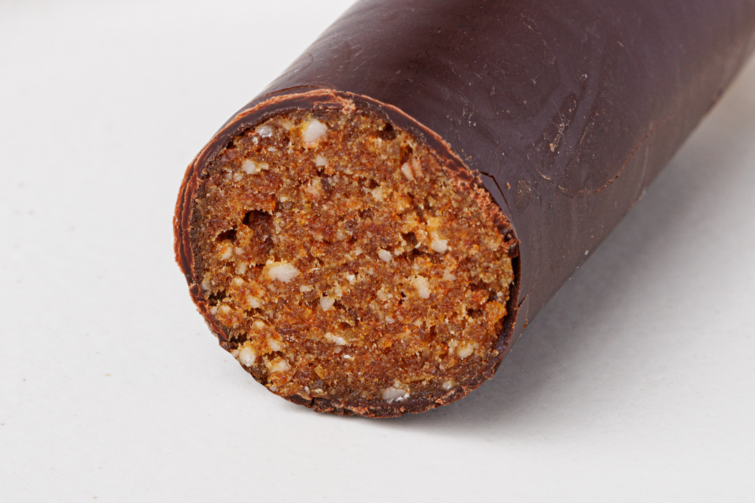 

Конфета ручной работы фруктово-ореховая Финик, миндаль, кафе 37 г