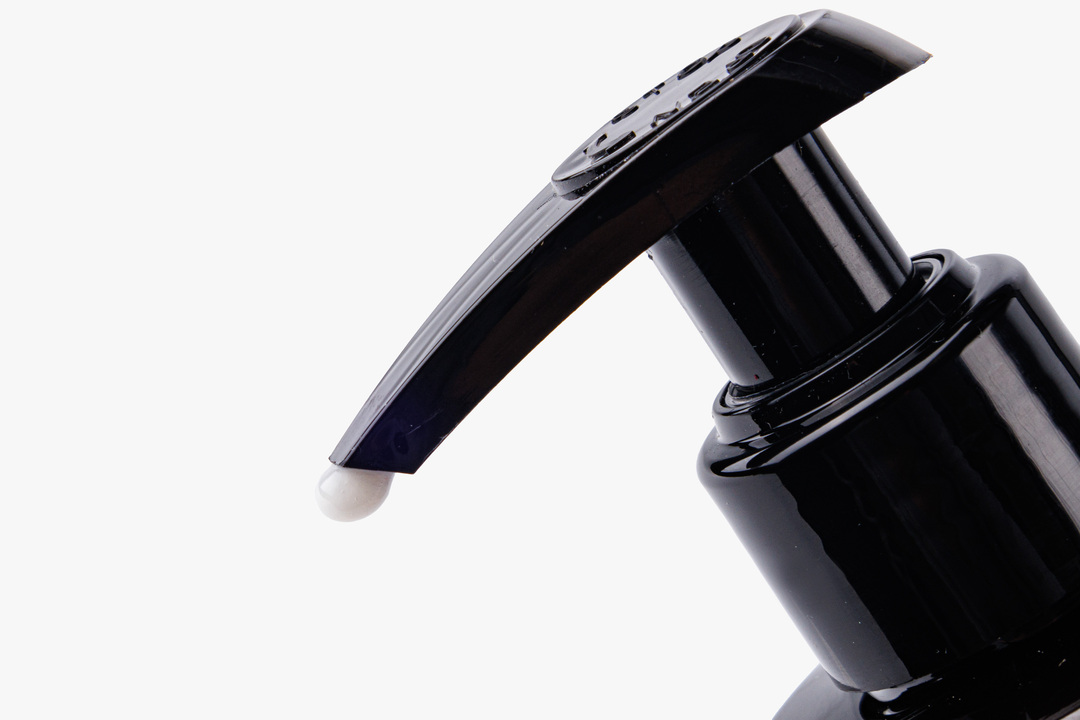 

Кондиционер для волос ВкусВилл питательный с экстрактом розы 240 мл