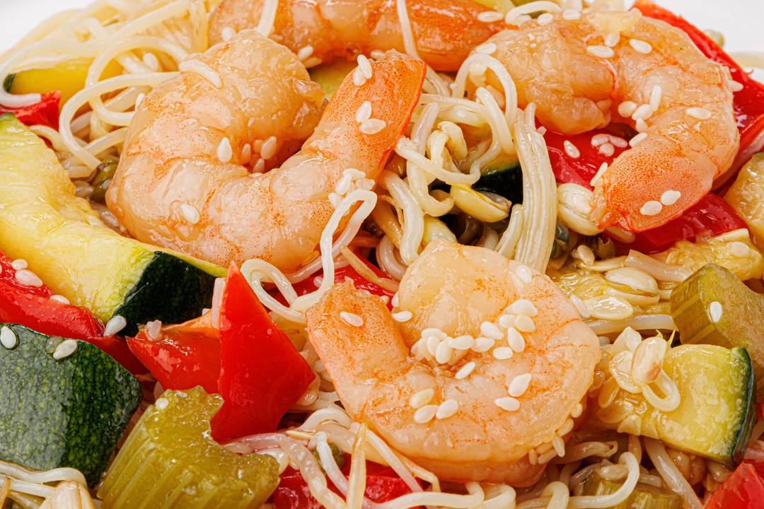 

Вок ВкусВилл фунчоза с креветками и машем в соевом соусе 215 г