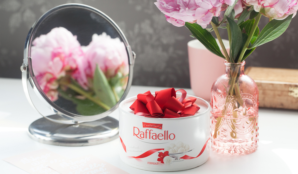 

Конфеты в коробке Raffaello с цельным миндальным орехом в кокосовой обсыпке, 200 г