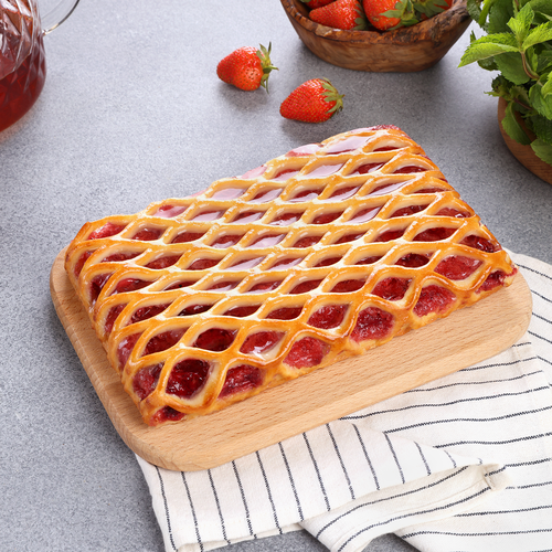 

Пирог Лента с клубникой 350 г