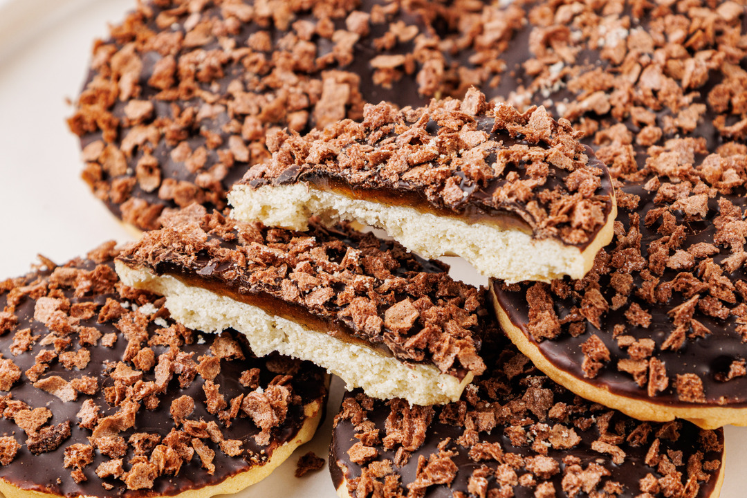 

Печенье ВкусВилл с апельсиновым мармеладом и шоколадом 110 г