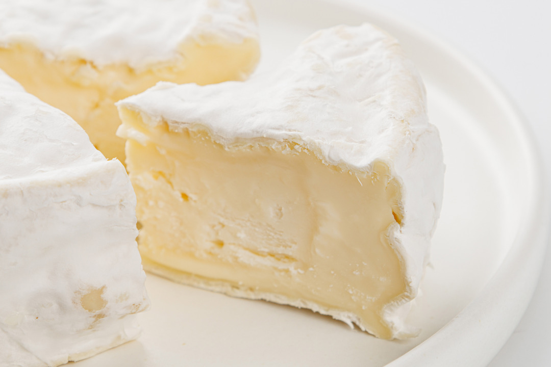 

Сыр ВкусВилл с белой плесенью Камамбер традиционный 150 г