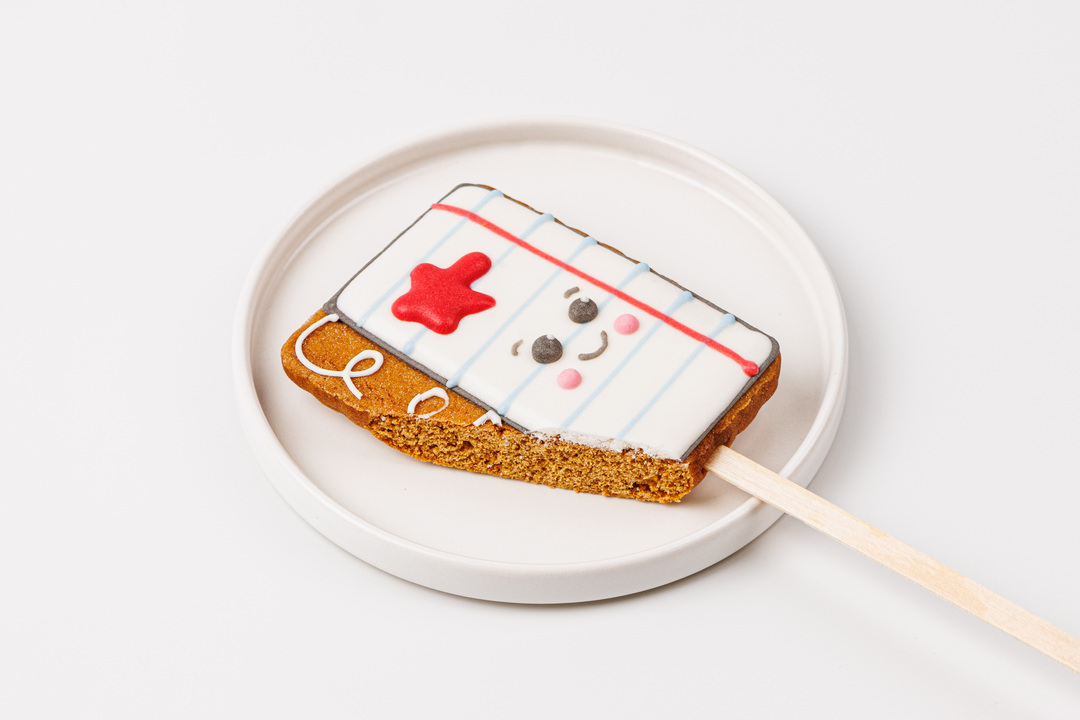 

Пряник имбирный ВкусВилл 1 сентября на палочке 1 шт дизайн в ассортименте