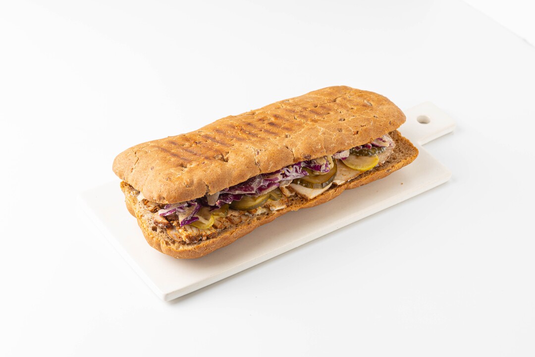 

Сэндвич ВкусВилл Рубен с пастрами из индейки, кафе, разогрето 200 г