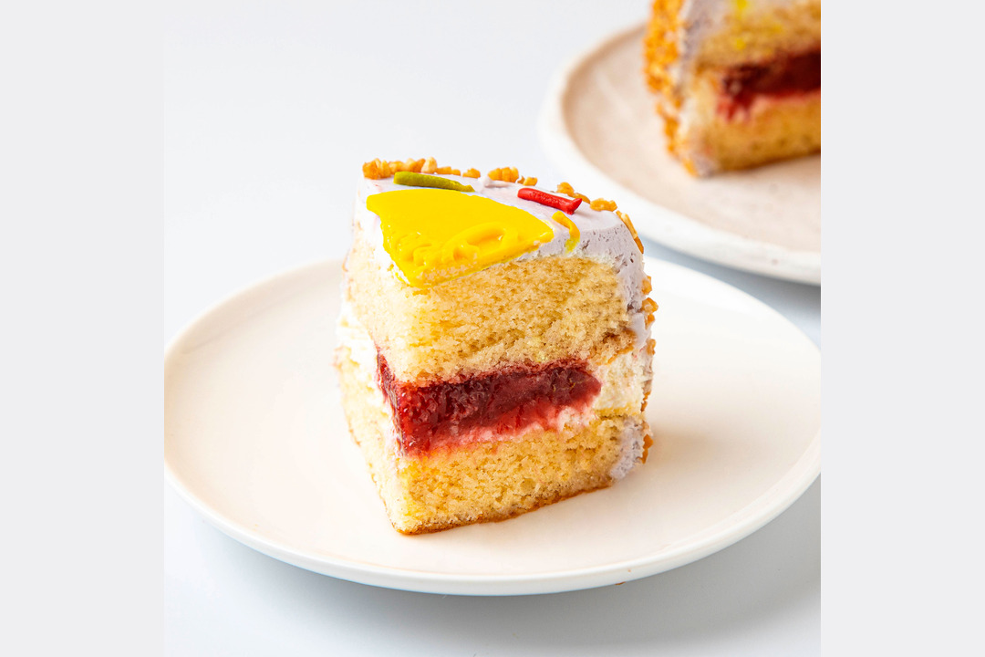 

Торт Бенто с клубникой с Днем Рождения