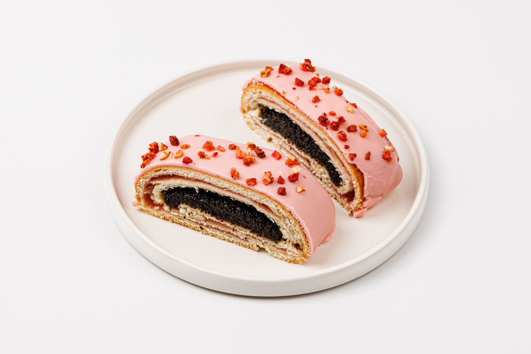 

Булочка маковая ВкусВилл с клубничным конфитюром, кафе 1 шт. 185 г