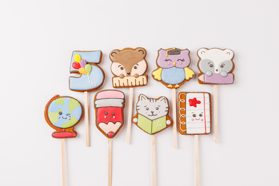 

Пряник имбирный ВкусВилл 1 сентября на палочке 1 шт дизайн в ассортименте