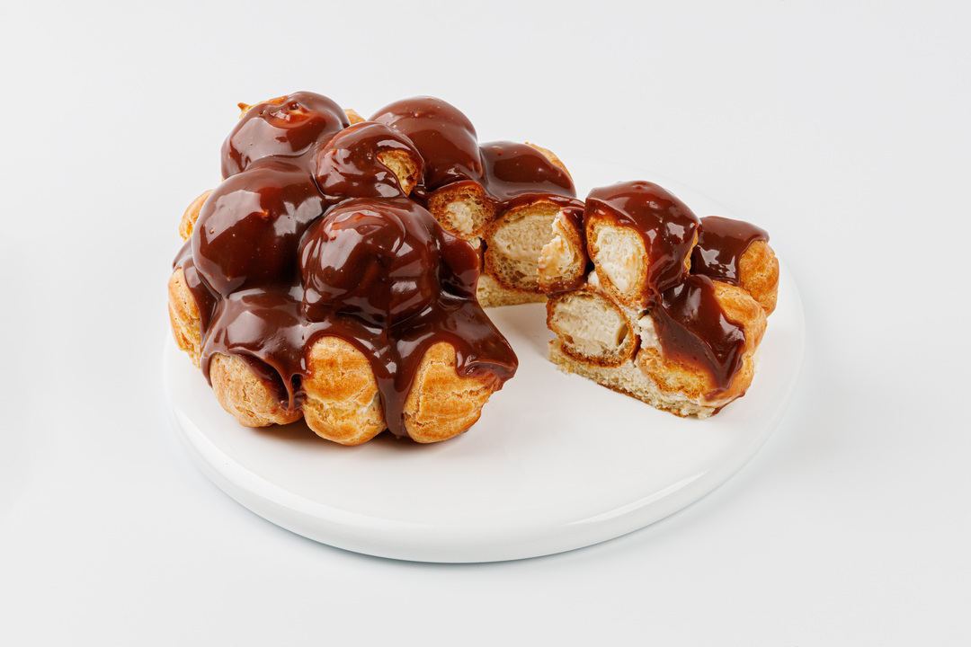 

Торт Шантелюр с профитролями и сливочным кремом 450 г