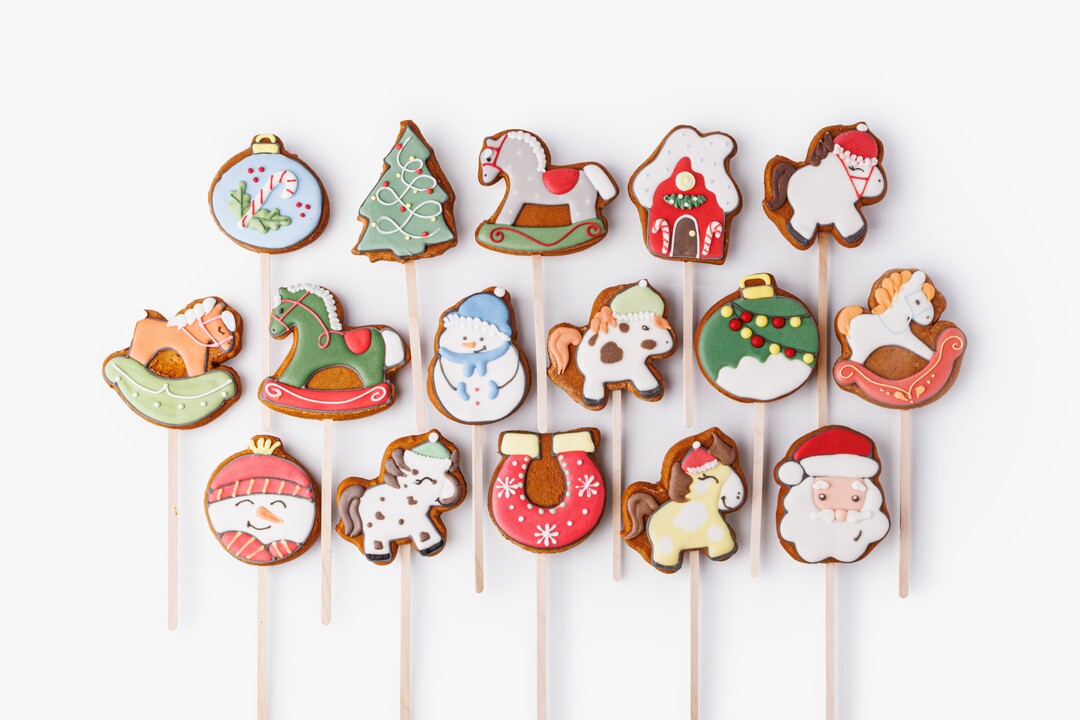 

Пряник имбирный ВкусВилл Зимнее очарование на палочке 1 шт. дизайн в ассортименте