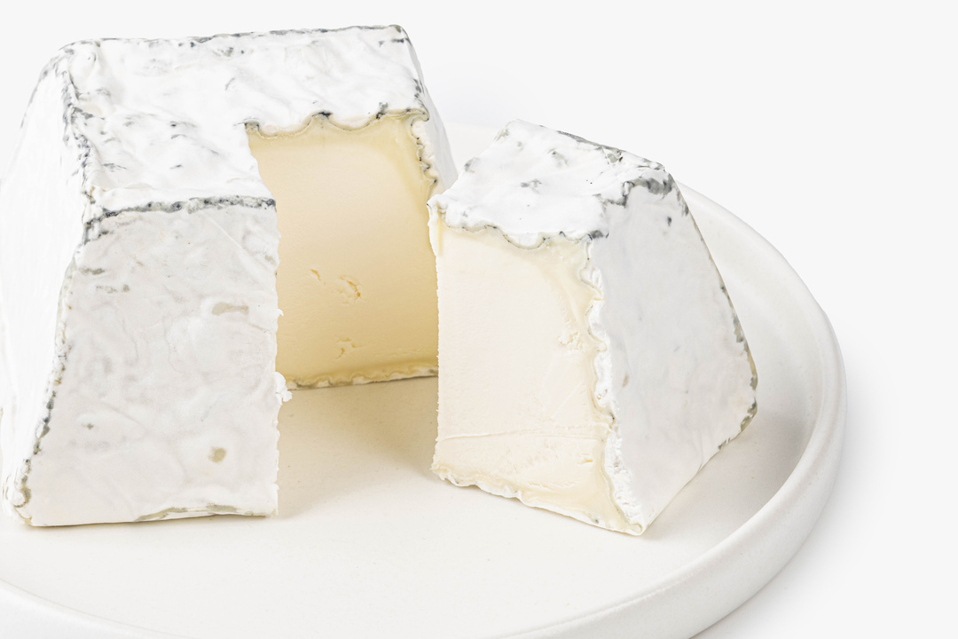 

Сыр козий ВкусВилл Валансе с белой плесенью в золе 150 г