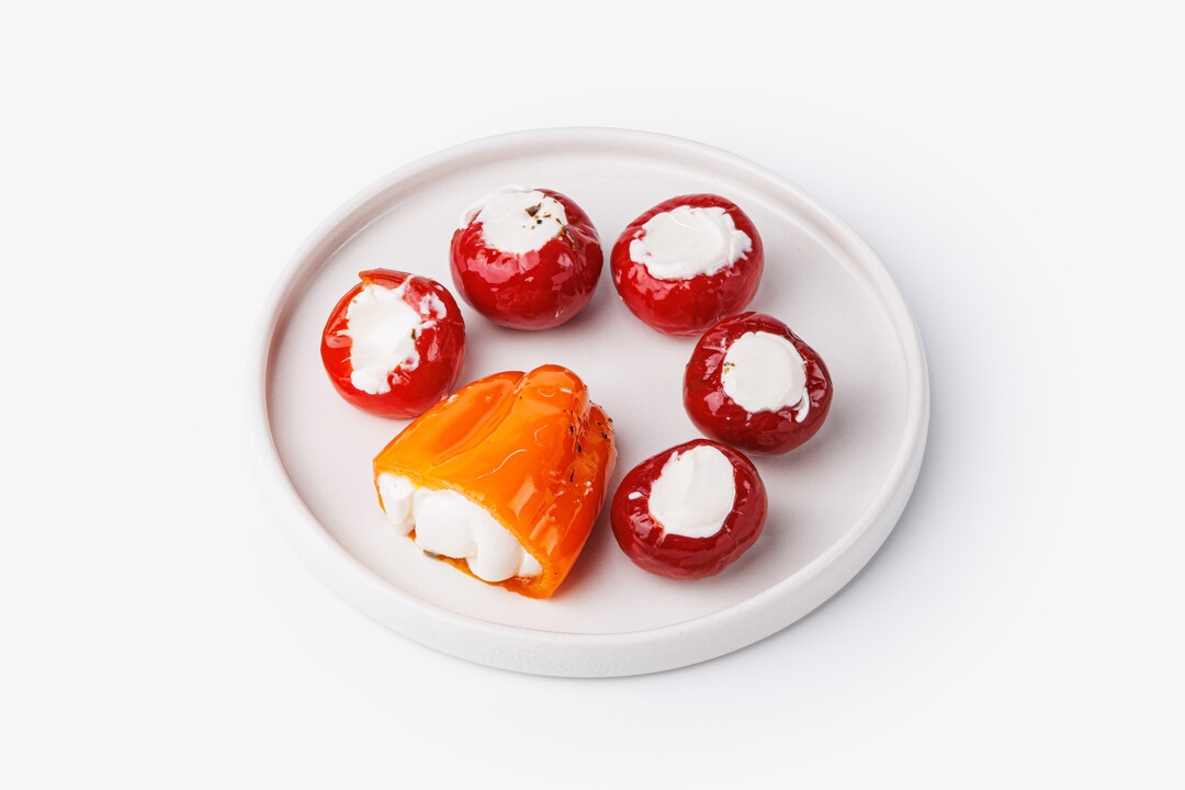 

Ассорти перцев фаршированных сливочным сыром 200 г