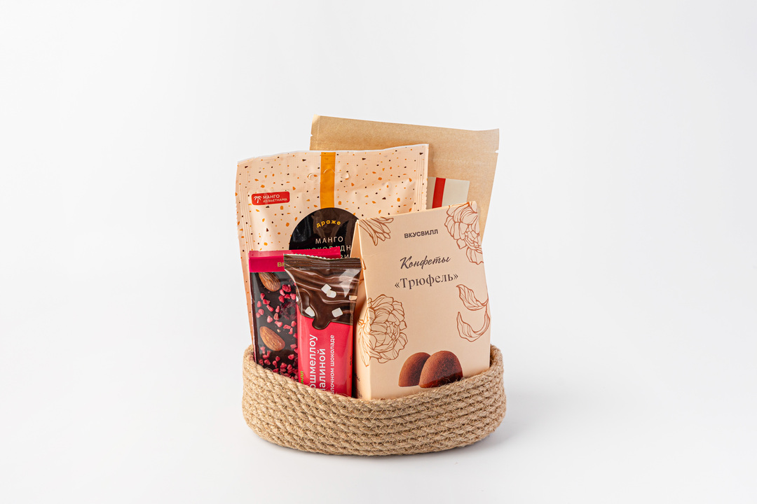 

Набор мини ВкусВилл Чай и шоколад в корзине 1 кг