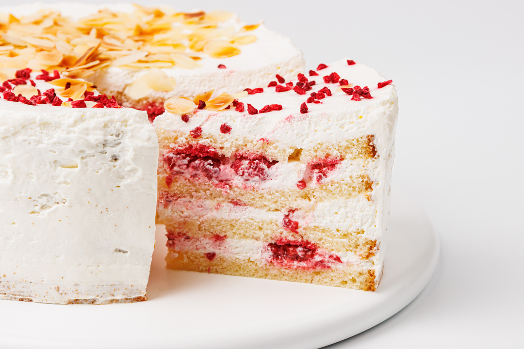 

Торт ВкусВилл Сметанный с малиной 1 кг