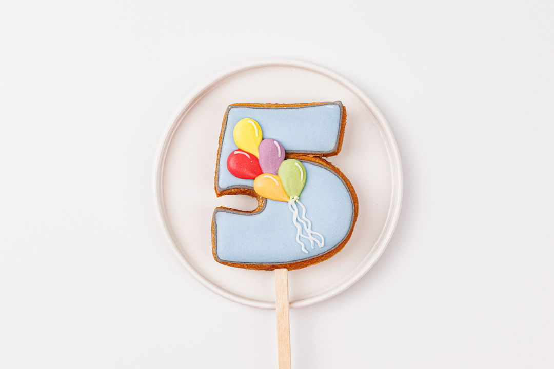 

Пряник имбирный ВкусВилл 1 сентября на палочке 1 шт дизайн в ассортименте