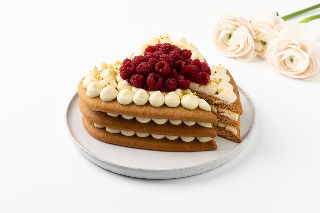 

Торт ВкусВилл Медовое сердце с мармеладом малина 540 г