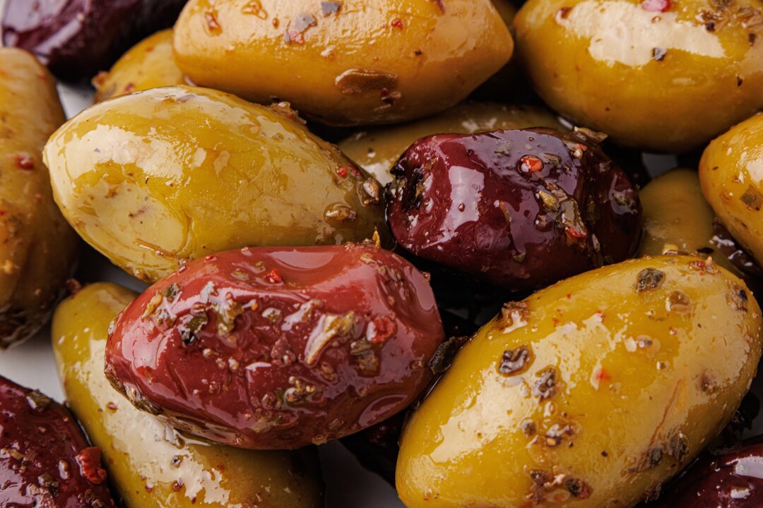 

Ассорти оливок ВкусВилл с косточкой с чили и орегано 200 г