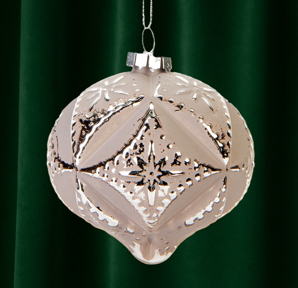 

Игрушка для елки Yancheng Shiny «Коллекция Традиции» Луковица с блестящим орнаментом снежинки 8 см, цвет серебристый, стекло, Китай