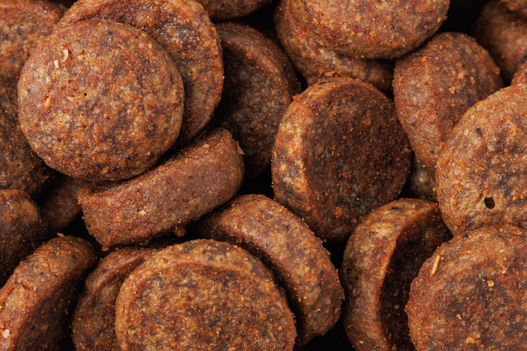 

Корм сухой для взрослых собак всех пород ВкусВилл с индейкой и говядиной 1.5 кг