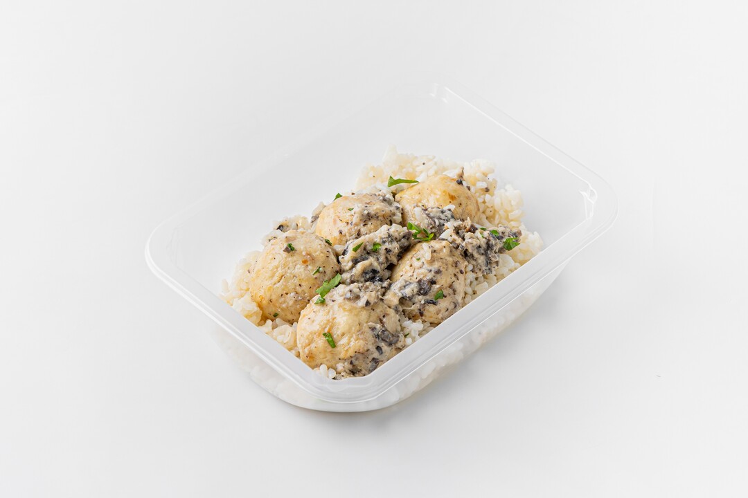 

Куриные шарики ВкусВилл паровые в грибном соусе с рисом и петрушкой 311 г