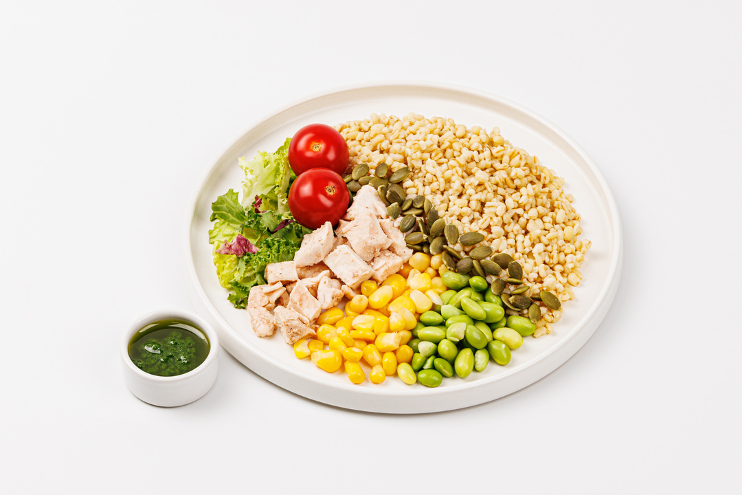 

Боул Вкусвилл с запеченной курицей булгуром и соусом из зеленых трав кафе 250 г