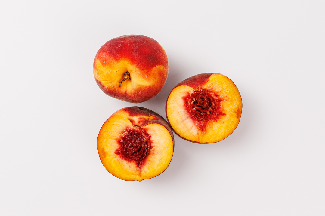 

Персик чёрный принц 450 г