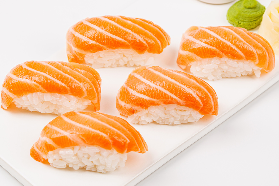 

Суши с лососем 185 г