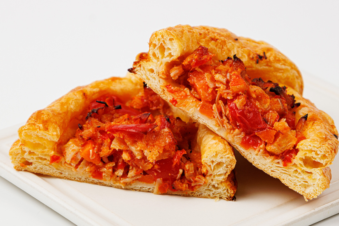 

Лодочка слоеная ВкусВилл с курицей и овощами 90 г