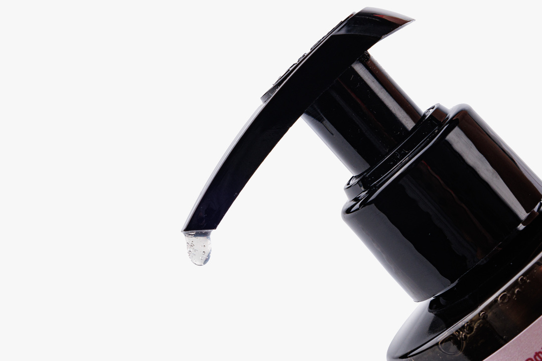 

Гель для умывания ВкусВилл очищающий с экстрактом розы 180 мл