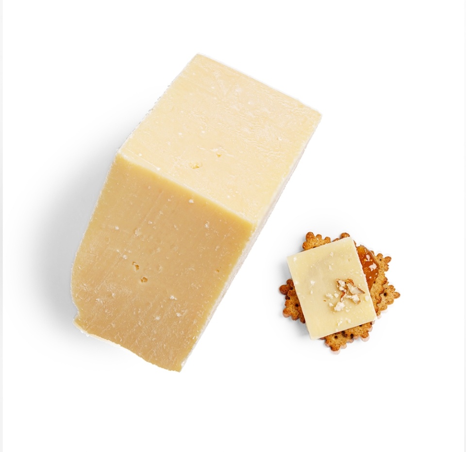 

Сыр твердый Margot Fromages Грано Марго Резервный выдержанный 15 месяцев м.д.ж в сухом веществе 40% вес