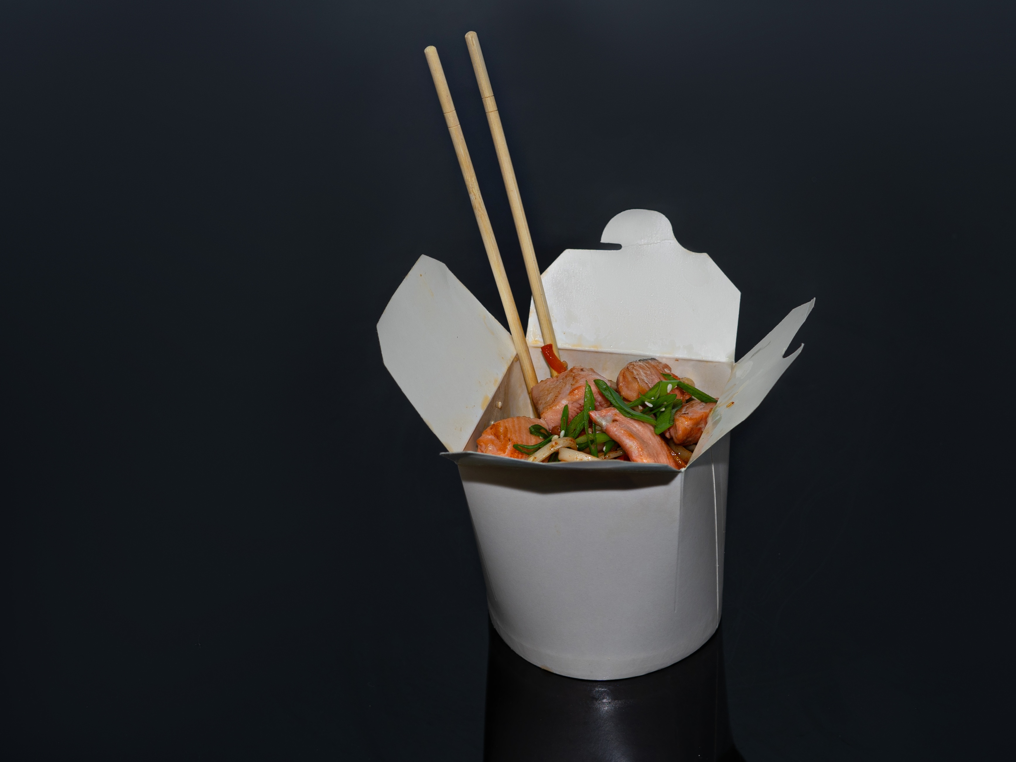 Wok c лососем