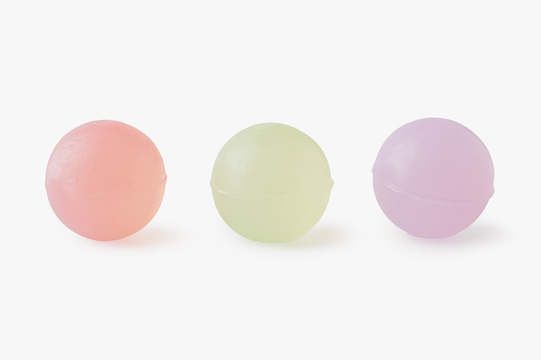 

Мыло-сфера парфюмированное ВкусВилл: Бергамот и вербена, Персик и кашемир, Нероли и розмарин 75 г х 3 шт.