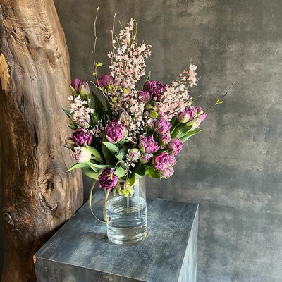 Букет с тюльпанами и генистой