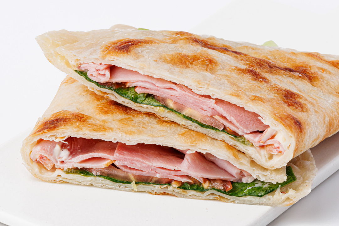 

Сэндвич ВкусВилл кафе в лепешке Ротти с ветчиной сыром и свежими томатами 1 шт. 200 г