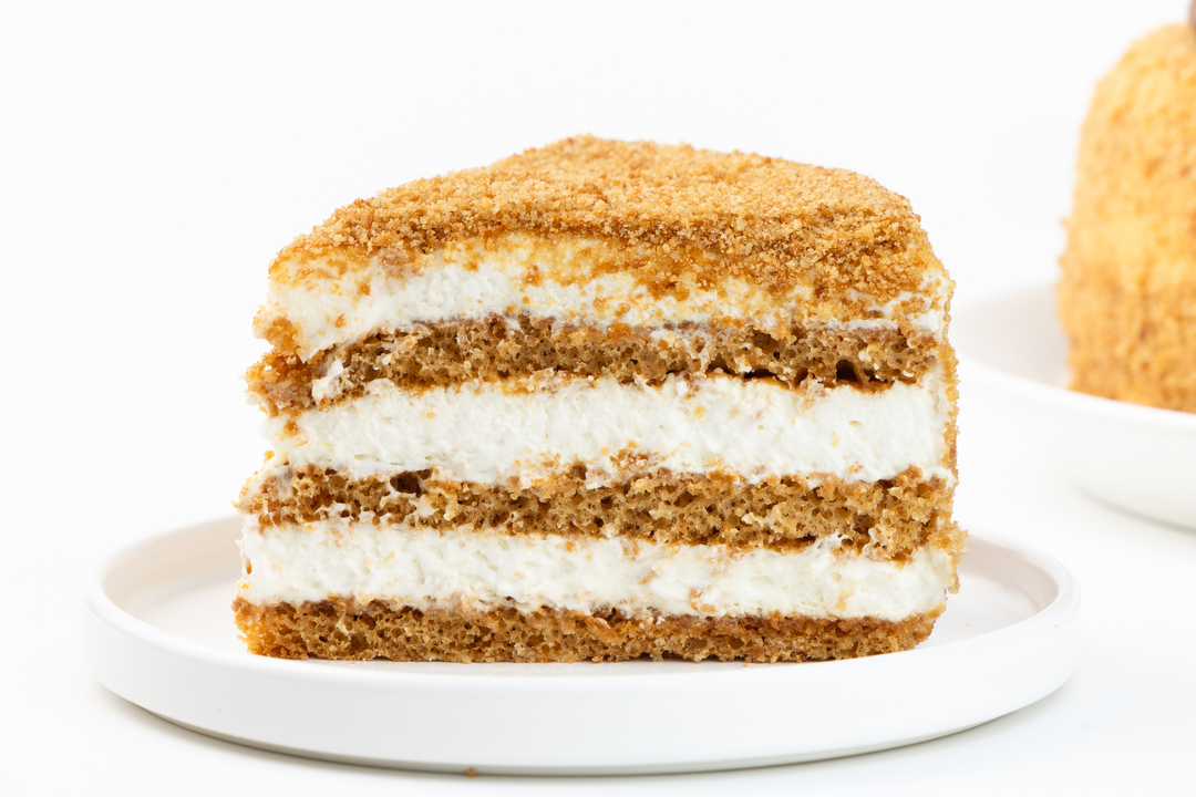 

Торт ВкусВилл План на Новый год медово-сметанный 590 г