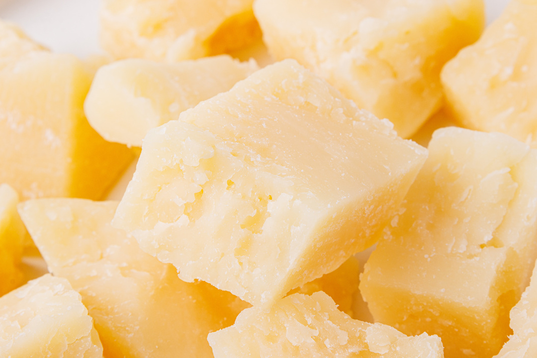 

Сыр ВкусВилл Пармезан колотый безлактозный 6 месяцев 100 г