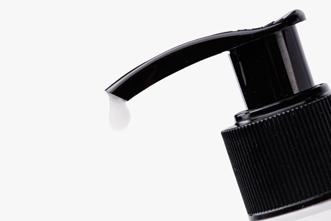 

Кондиционер для кудрявых волос ВкусВилл с маслами жожоба ши и кофе 400 мл