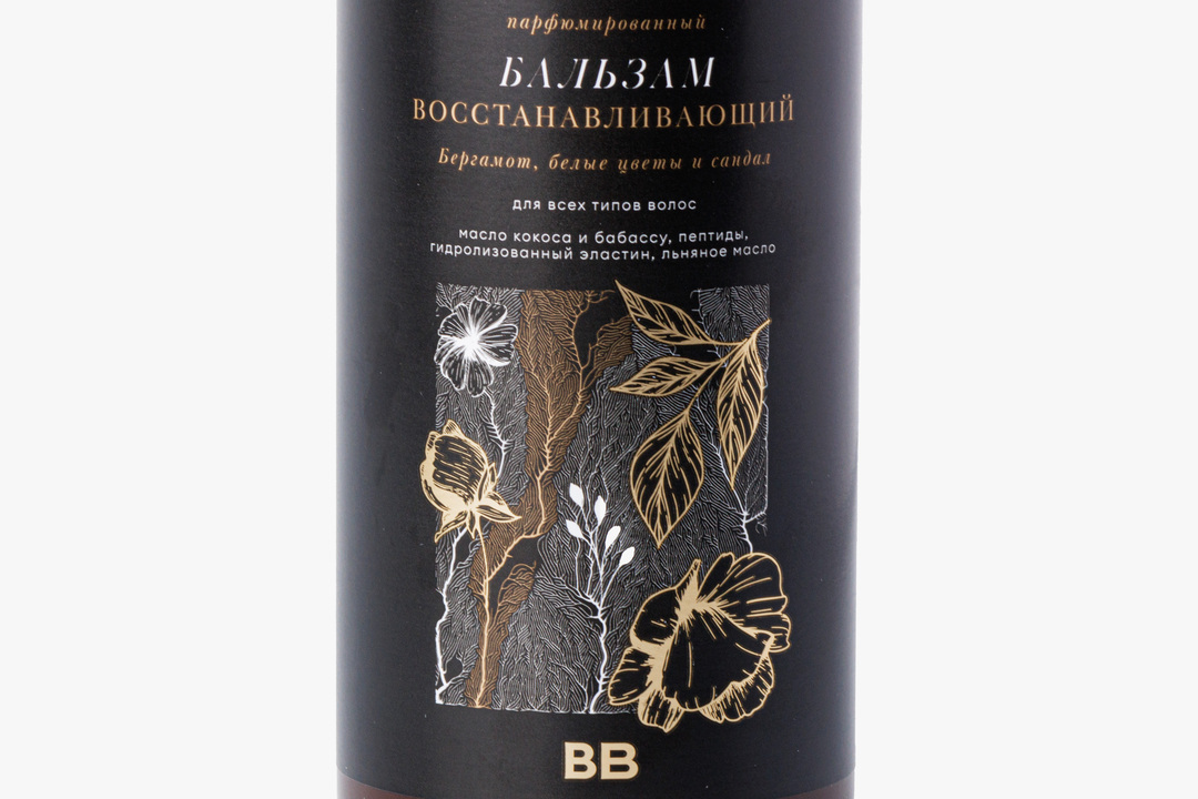 

Бальзам ВкусВилл парфюмированный восстанавливающий для всех типов волос Бергамот белые цветы и сандал 300 мл