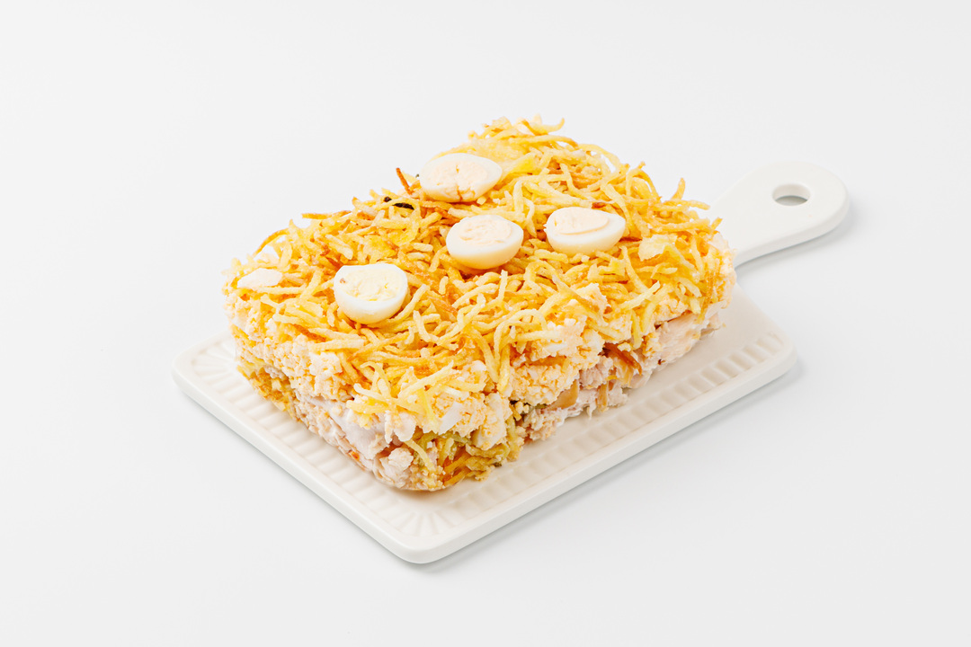 

Салат ВкусВилл Гнездо глухаря с копченой курицей 500 г