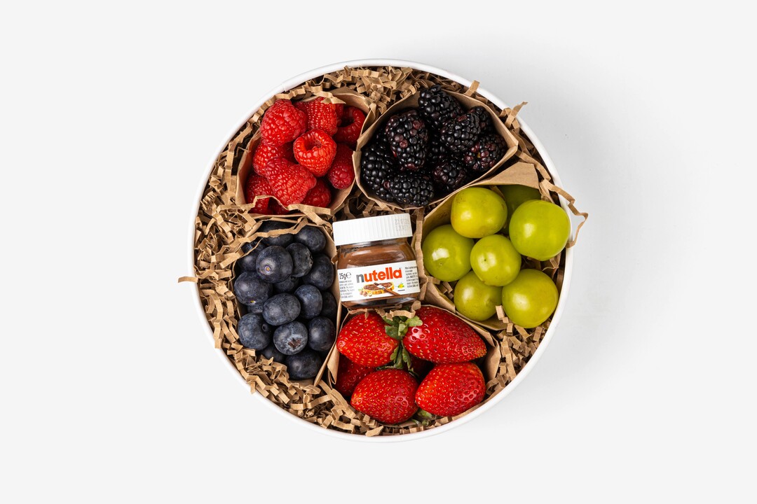 

Подарочный набор Фруткорт Ягодный сладкий с нутеллой 490 г