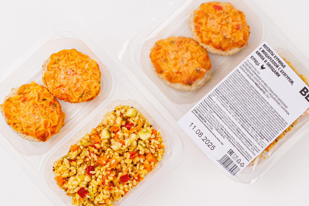 

Котлеты куриные с моцареллой с булгуром, киноа и овощами 230 г