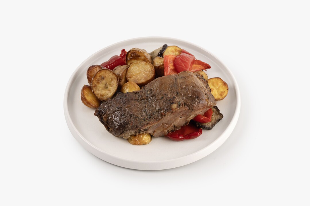 

Баранина ВкусВилл с овощами и брусничным соусом 550 г