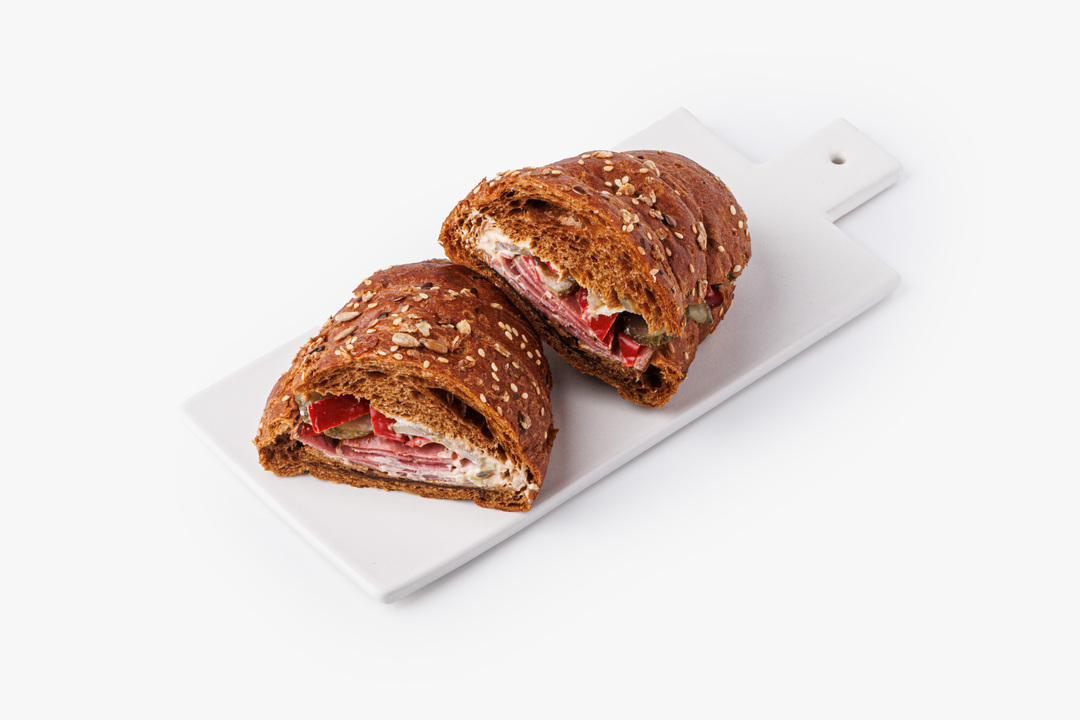 

Круассан зерновой ВкусВилл с пастрами из говядины и запеченным перцем 165 г