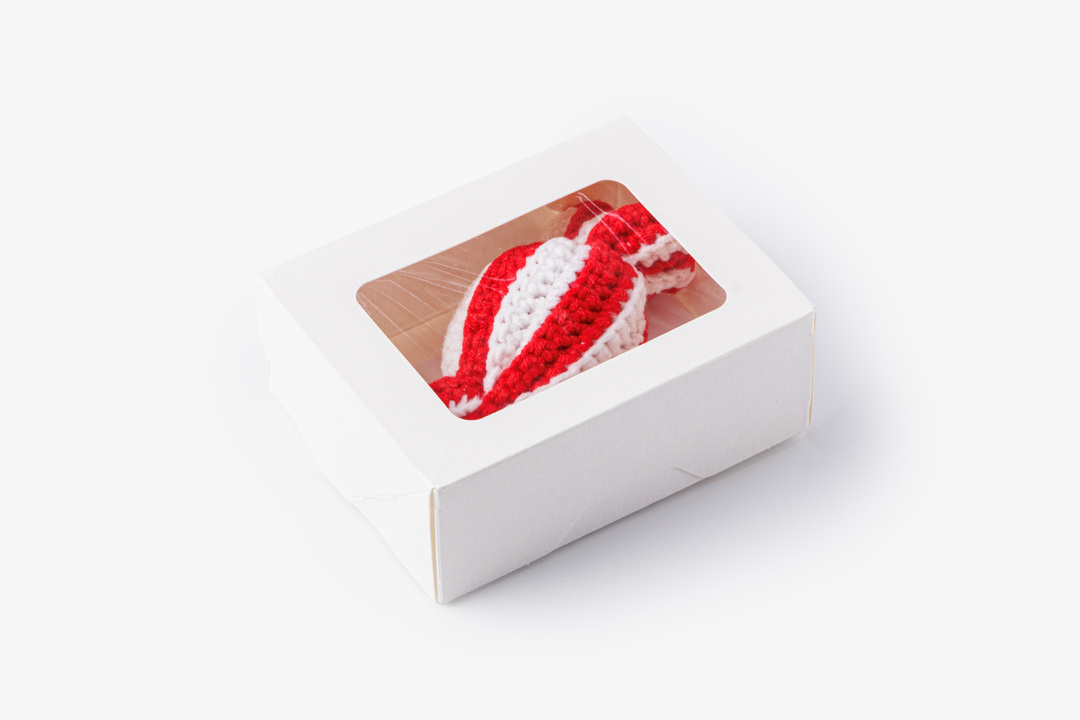 

Брелок ВкусВилл вязаный Конфетка