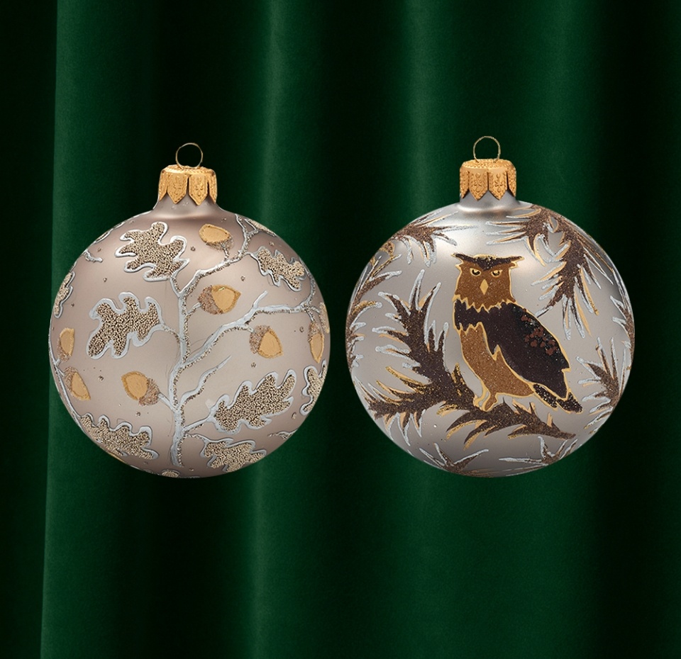 

Набор игрушек для ёлки из коллекции «Праздник»: перламутровый шар с изображением совы и шар с дубовыми листьями, Irena, 2 шт., 10 см, стекло, цвет: бежевый, Литва
